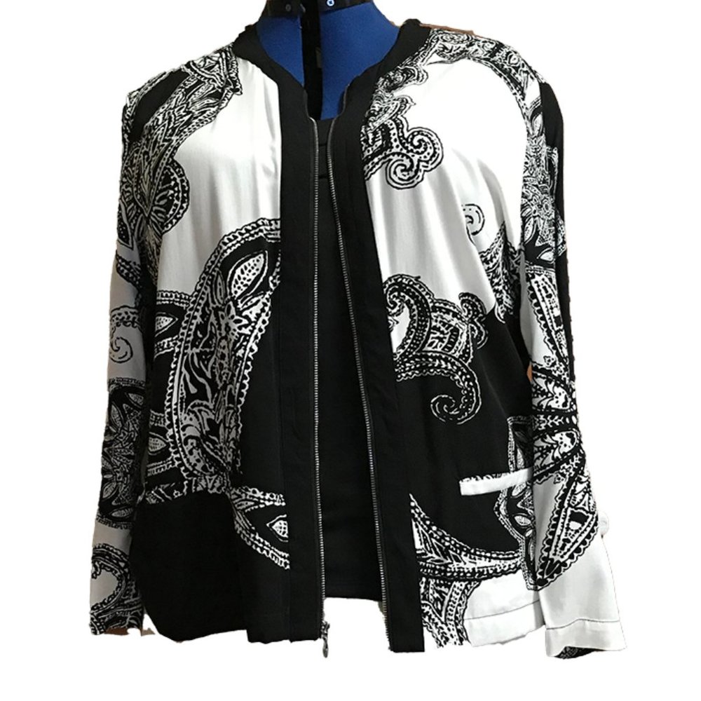 Womens Chico's Brand Size 3(XL) Black/White Zipper Front ¾ Sleeve Jacket